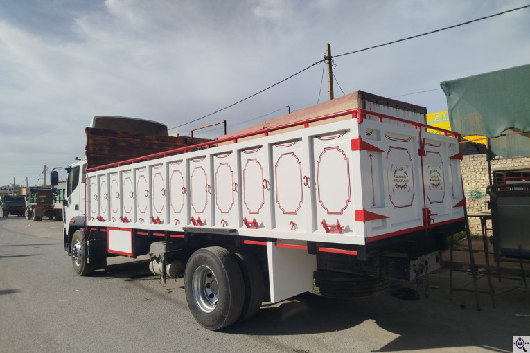 اتاق سازی کامیون و کامیونت زارعیان در یزد