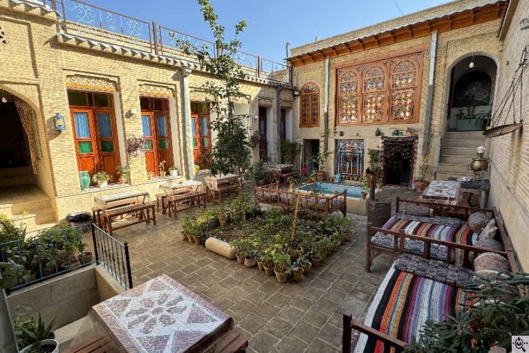 اقامتگاه سنتی ملک تاج در شیراز