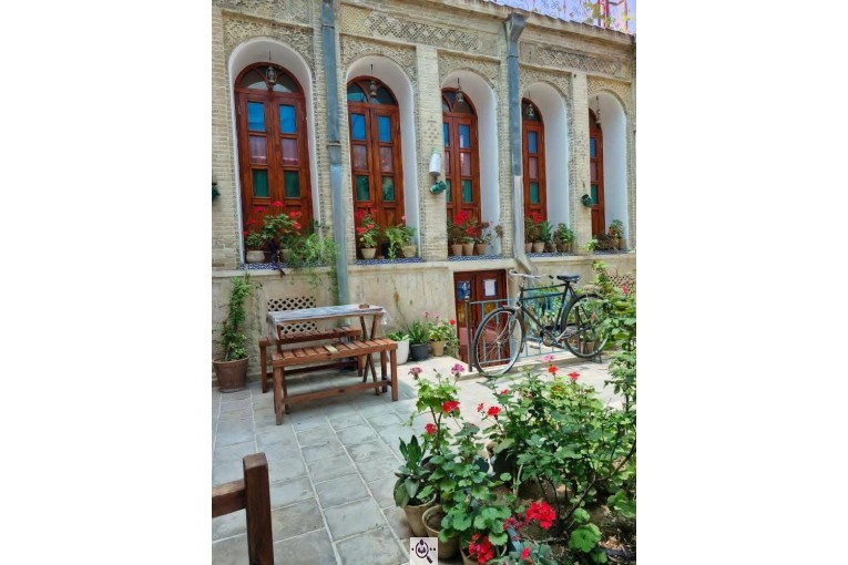 اقامتگاه سنتی ملک تاج در شیراز