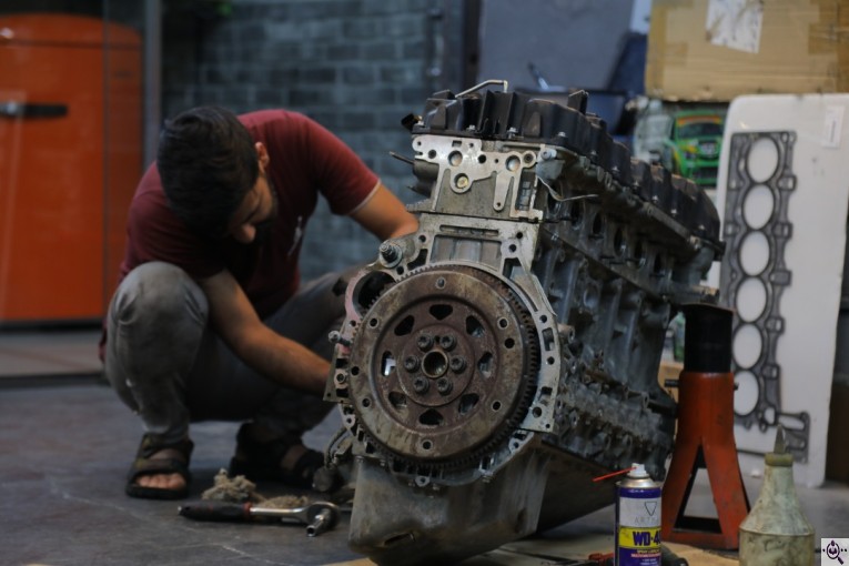 مکانیکی و صافکاری و نقاشی ماشین شبانه روزی کلاسیک در گرگان