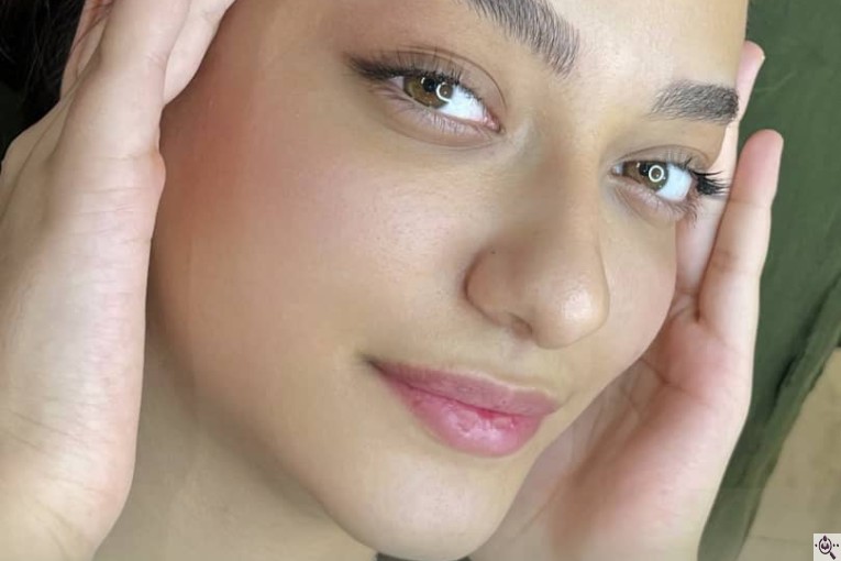 خدمات تخصصی فیبروز میکروبلیدینگ محدثه اکبری در قزوین