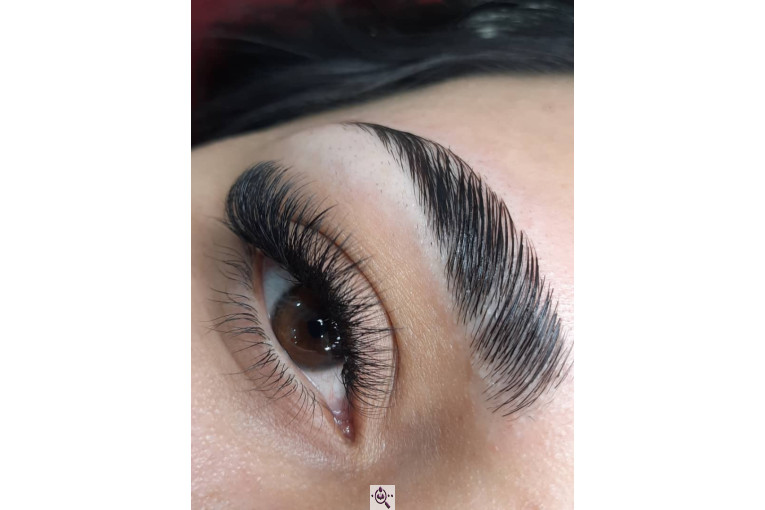 آکادمی مژه سارا نقوی در مشهد