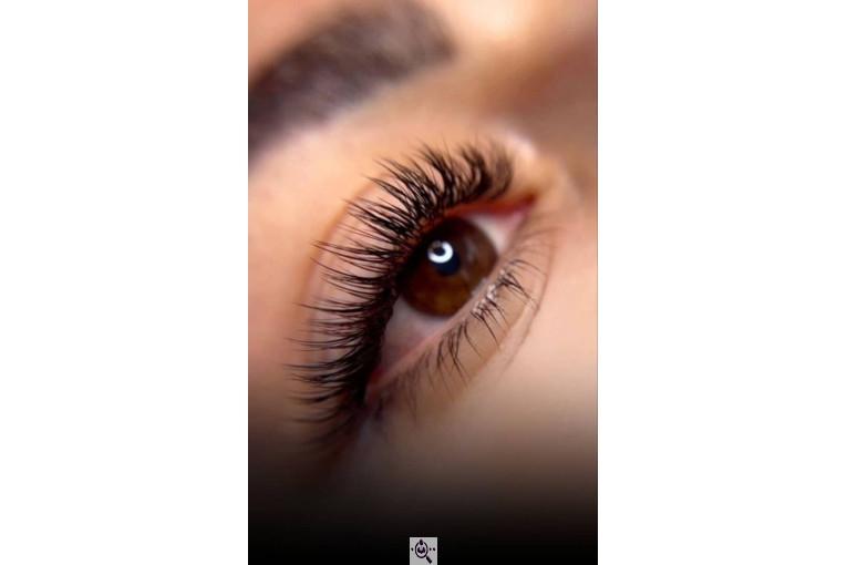 آکادمی مژه سارا نقوی در مشهد