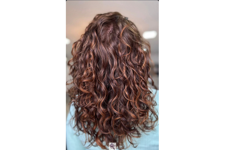 خدمات رنگ مو بهاره بهزادی در بوشهر