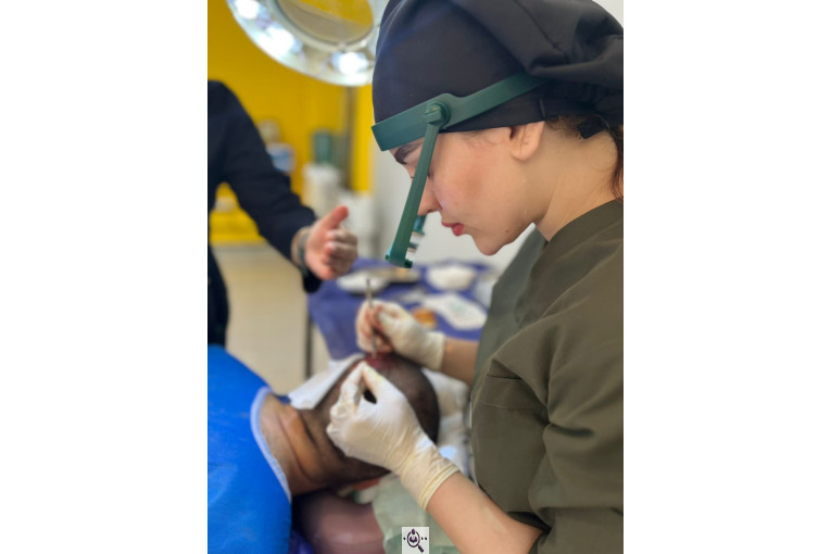 کاشت مو زینب خواجه پور در اهواز