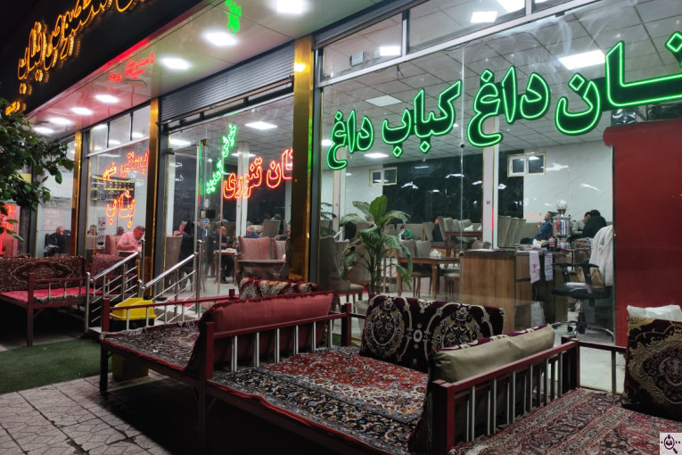 کبابی ساطوری بناب در میانه