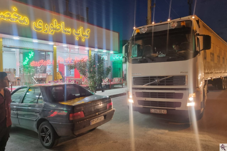 کبابی ساطوری بناب در میانه