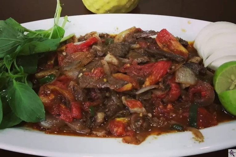 رستوران ترکیه ای اتراق در میانه