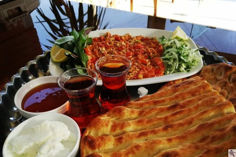 رستوران ترکیه ای اتراق در میانه