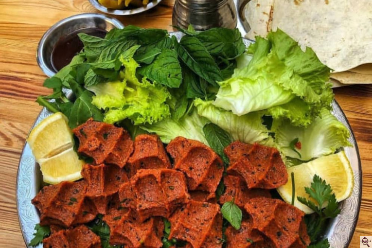 رستوران ترکیه ای اتراق در میانه