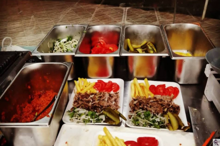 رستوران ترکیه ای اتراق در میانه