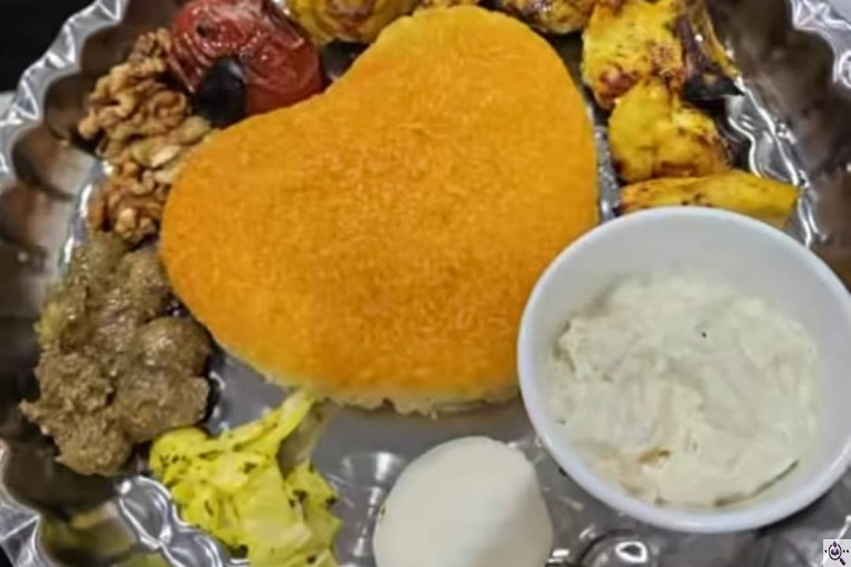 کافه رستوران ققنوس در رودبنه لاهیجان