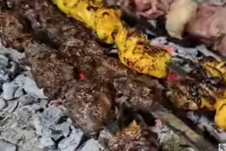 کافه رستوران ققنوس در رودبنه لاهیجان