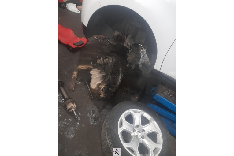 تعمیرگاه خودرو و باطری سازی سیار امیر در رشت