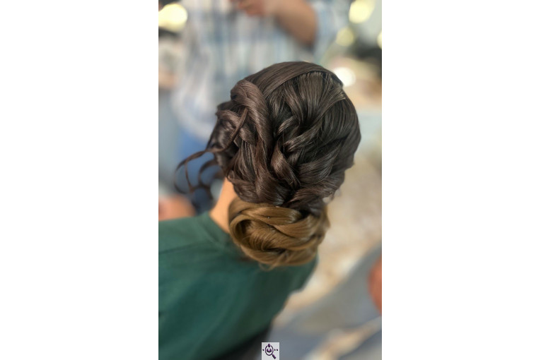 خدمات رنگ مو و اصلاح ابرو و بافت مو و شنیون میکاپ آرتیست رقیه فتحی در مرودشت