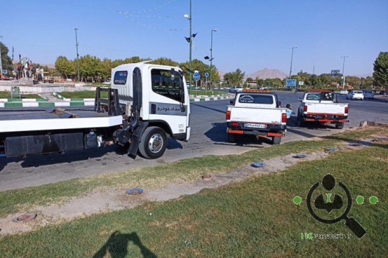 امداد خودرو توریست پارسیان در محور اصفهان شهرکرد