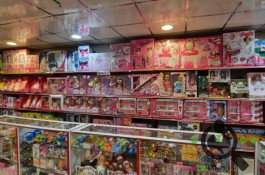 فروشگاه اسباب بازی سادات در قم