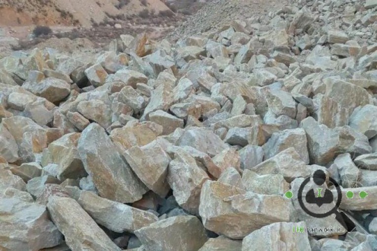 سنگ ورقه ای و سنگ لاشه پی حصار در شاهرود