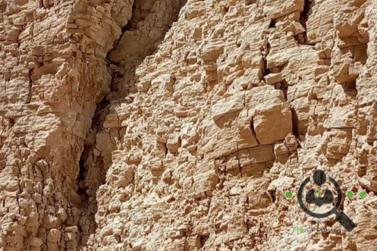 سنگ ورقه ای و سنگ لاشه پی حصار در شاهرود