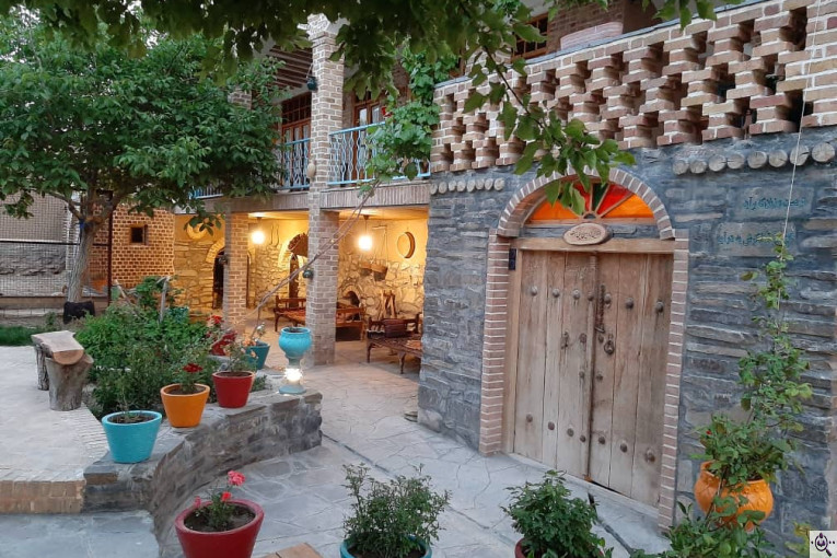 اقامتگاه بومگردی دولتسرا در همدان