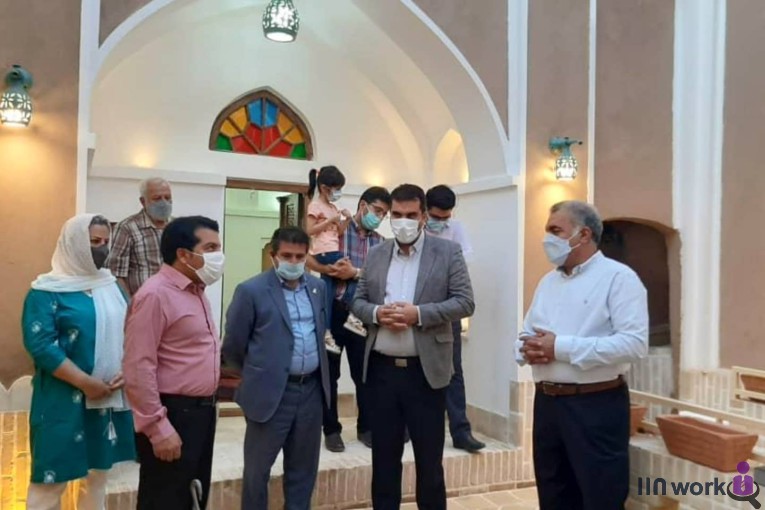 اقامتگاه بومگردی ماه و ماهی در اردکان