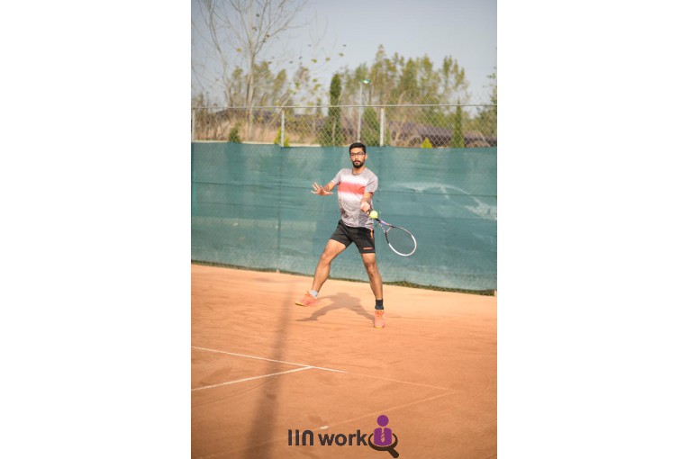 مربی تنیس آرش عقیلی در قائمشهر