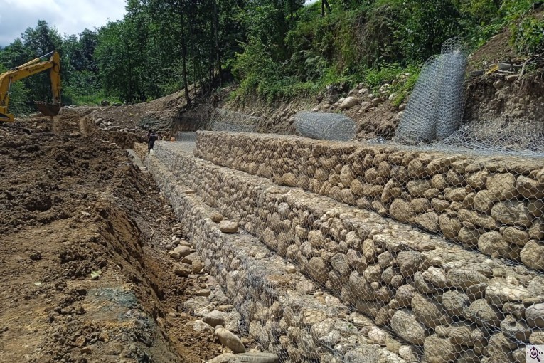 اجرای انواع سنگ چینی و گابیون رحیمی در چالوس